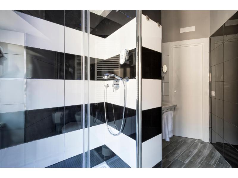 Superior Suite image 4