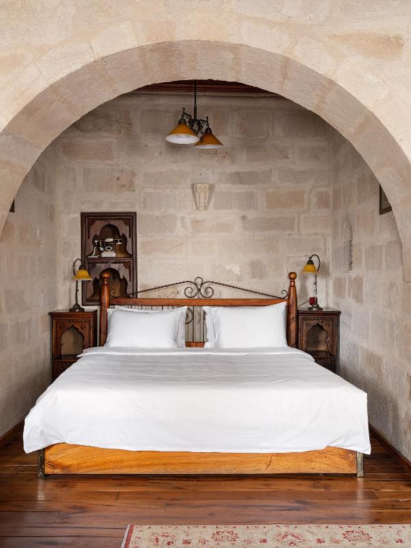 Honeymoon Suite image 2