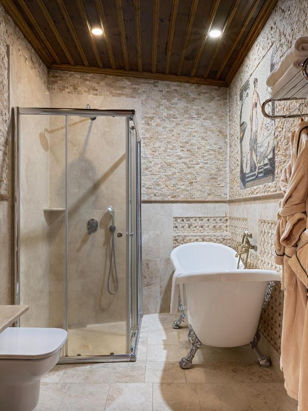 Honeymoon Suite image 3