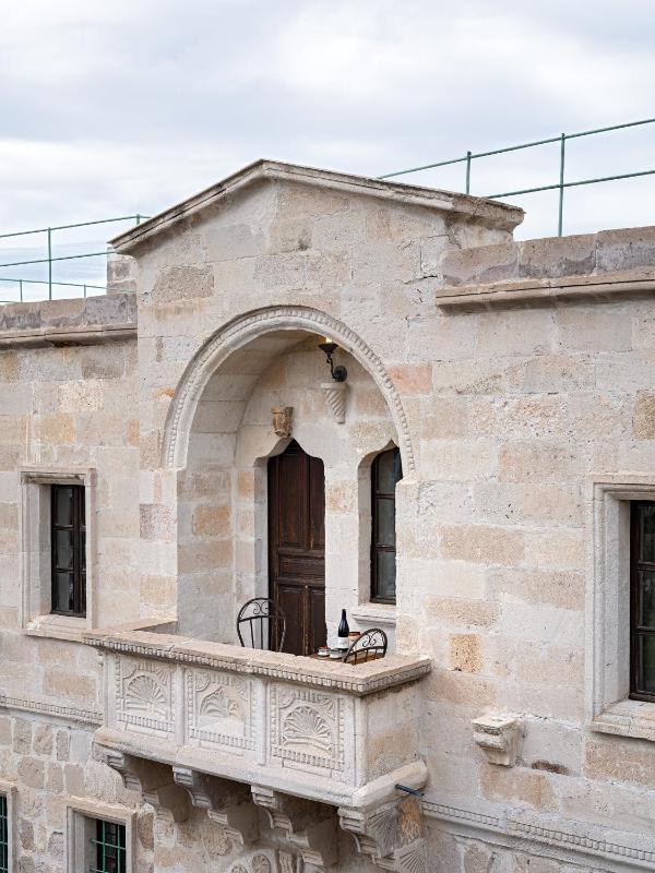 Honeymoon Suite image 4