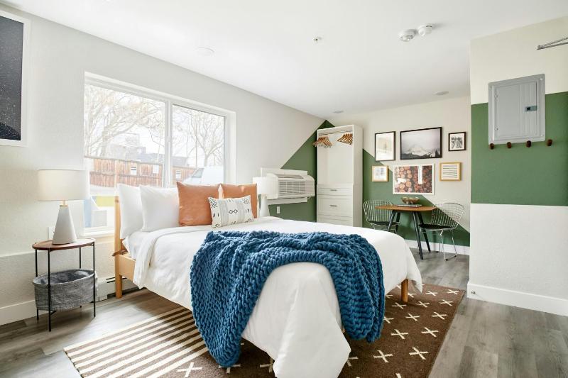 Queen Studio Apartment with Roll-In Shower - Mobility Accessible image 1