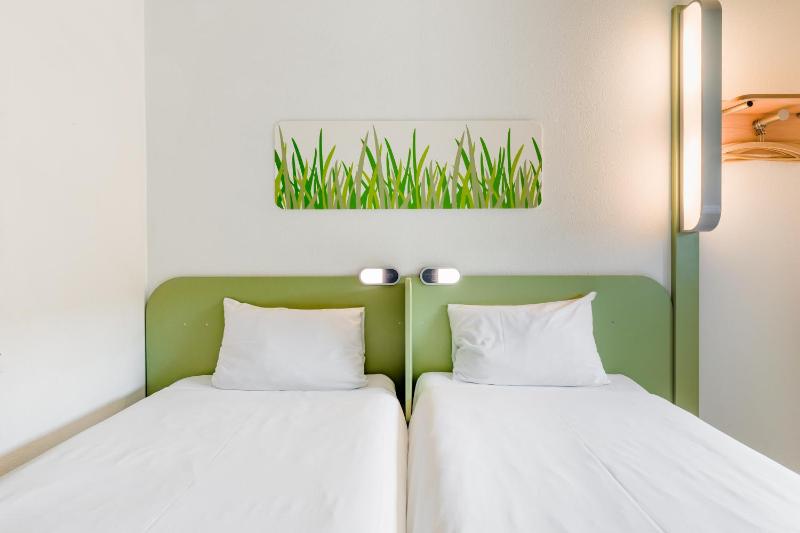 Twin Room image 2