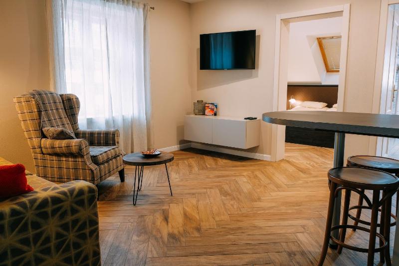 Superior One-Bedroom Apartment image 4