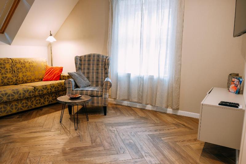 Superior One-Bedroom Apartment image 3