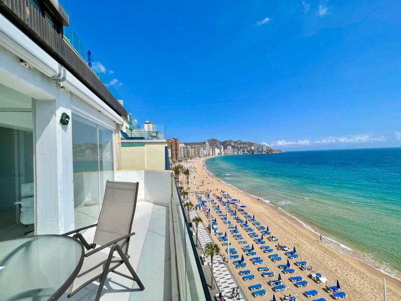Emalco SeaFront Modern Apartment - image 11
