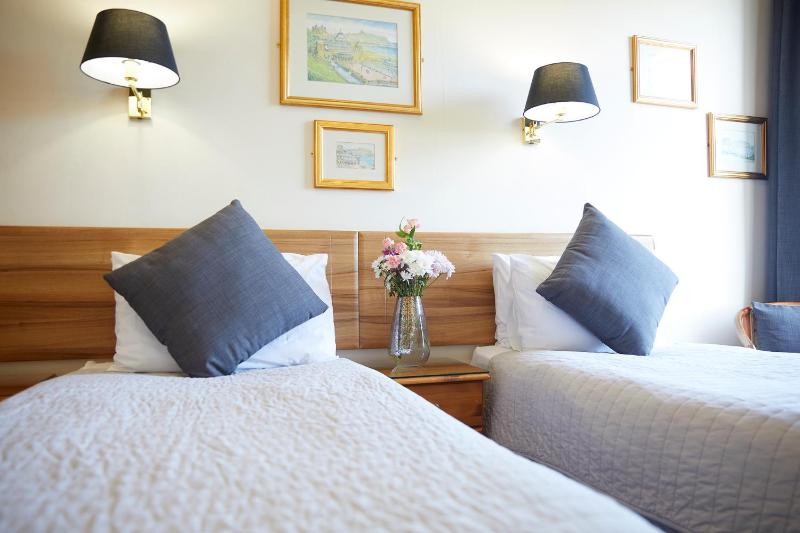 Twin Room with Sea View image 4