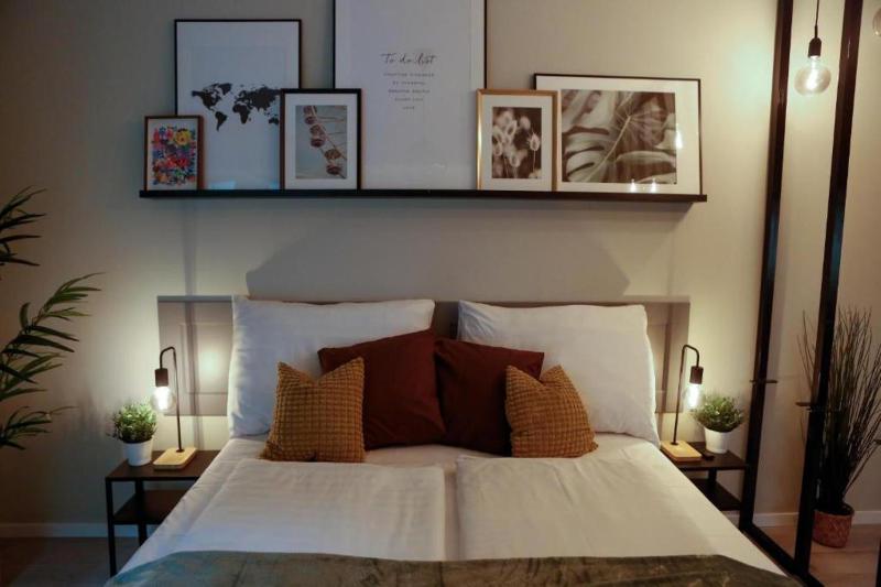 Deluxe Studio image 2