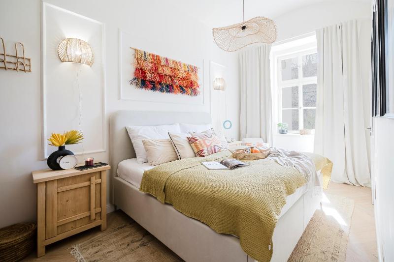Prague Days - Boho One-bedroom Apartment with Smart TV in Vinohrady - image 1