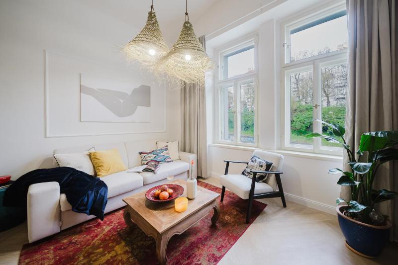 Prague Days - Boho One-bedroom Apartment with Smart TV in Vinohrady - image 12