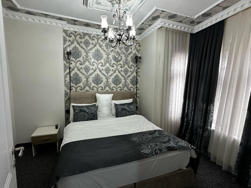 SEVEN ROSES APART HOTEL - image 2