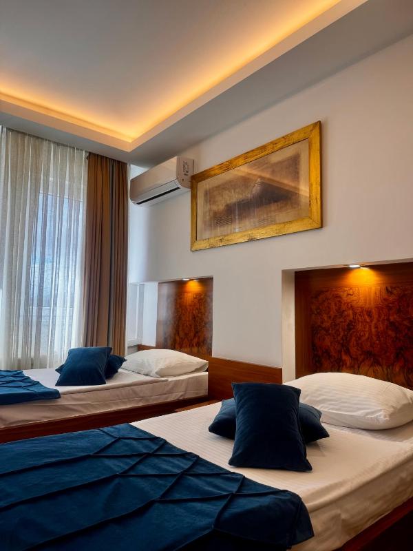 Twin Room image 1