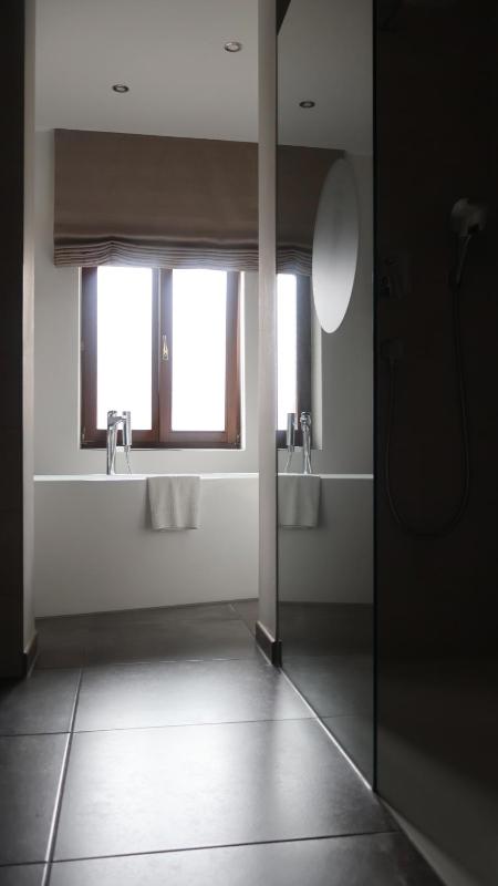 Deluxe Double Room with Bath image 3