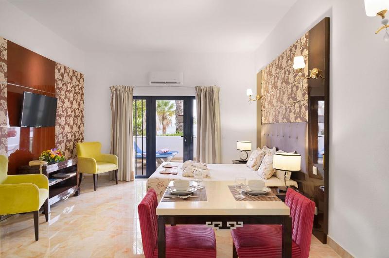 Deluxe Studio Apartment image 4