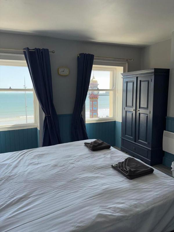 Superior Double or Twin Room with Sea View image 1