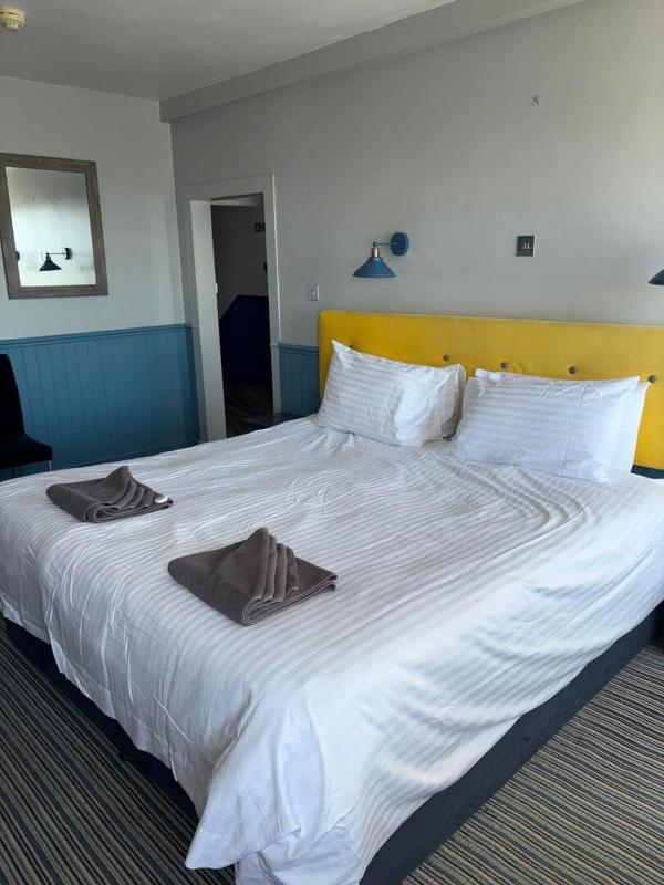 Superior Double or Twin Room with Sea View image 3