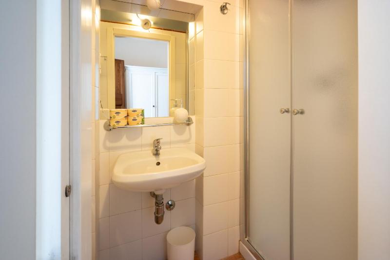 Economy Double Room image 3