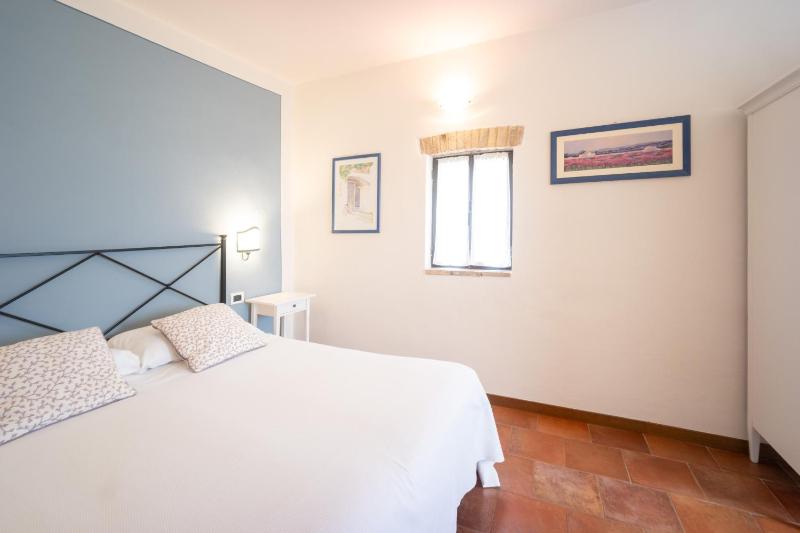 Economy Double Room image 2