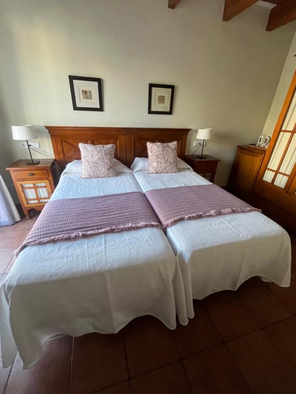 Twin Room image 2