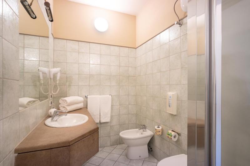 Comfort Twin Room image 3
