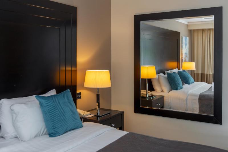 Double or Twin Room image 3