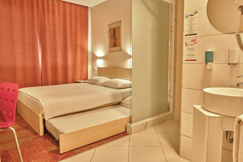 Standard Double Room with extra bed drawer type image 1