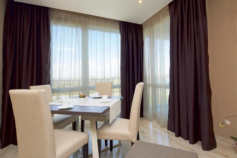 One-Bedroom Suite with Side Sea View image 4