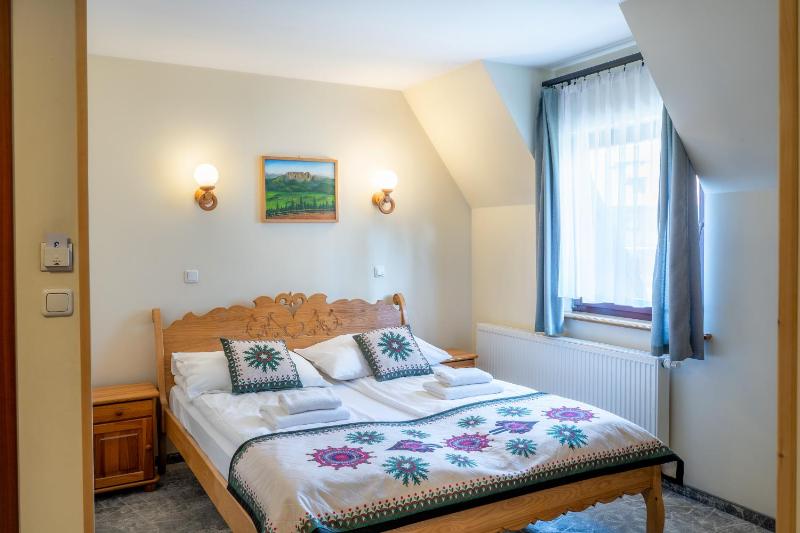 Standard Quadruple Room image 1