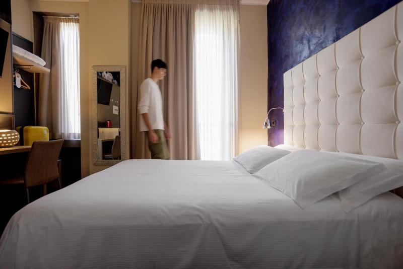 Single Room image 4