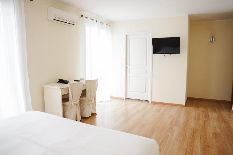 Triple Room image 4