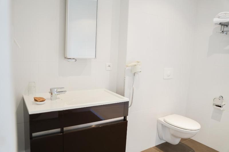 Double Room image 3