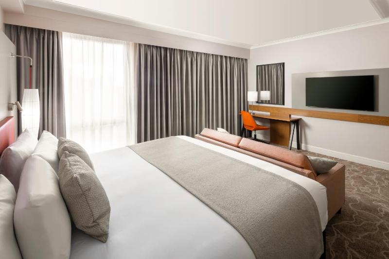 King Room with Sofa Bed image 1