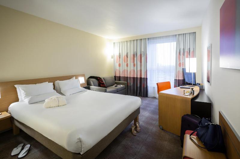 Standard Room - Mobility Accessible image 2