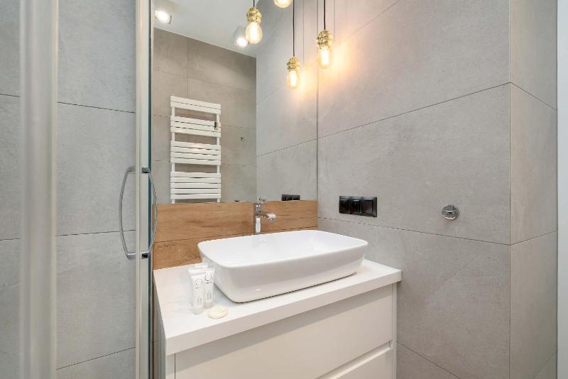 Górska Odskocznia - Apartament z Parkingiem oraz Dostępem do Basenu & Sauny by Noclegi Renters - image 6