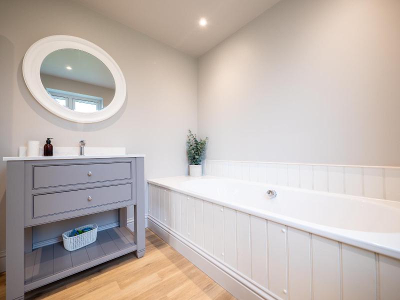 Spacious Family Coastal Retreat Huge Garden - image 32