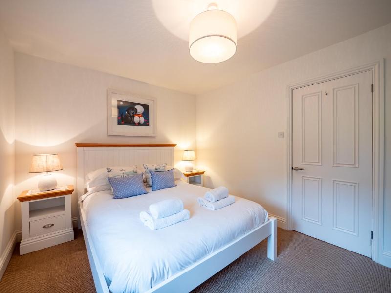 Spacious Family Coastal Retreat Huge Garden - image 40