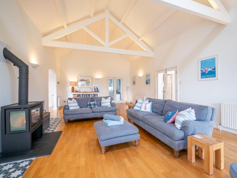 Spacious Family Coastal Retreat Huge Garden - image 19
