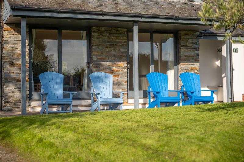 Spacious Family Coastal Retreat Huge Garden - image 8