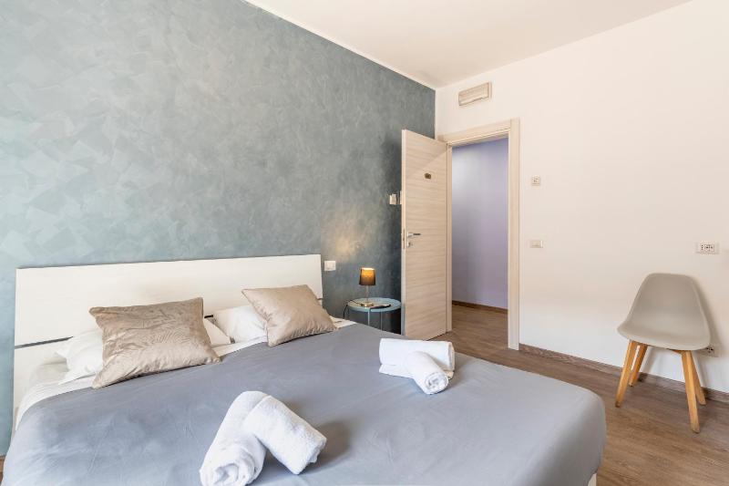 Double Room with Balcony image 2