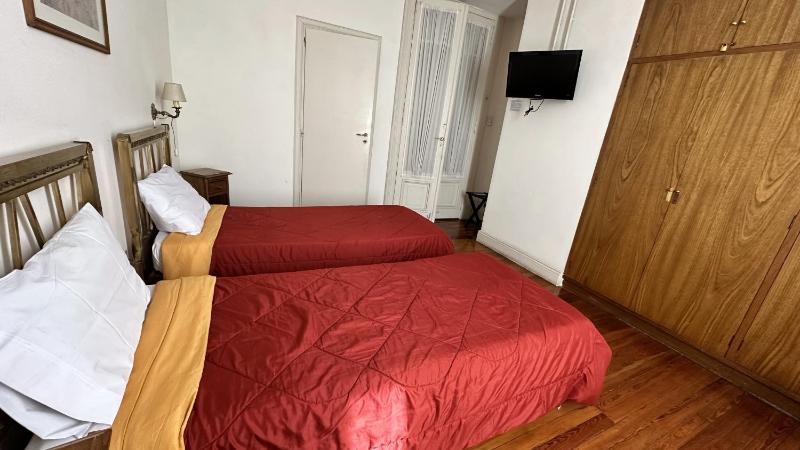 Twin Room with Private Bathroom image 1