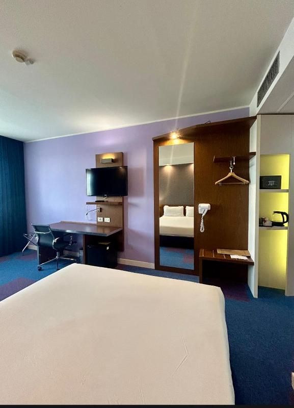 Double Room - Disability Access image 2