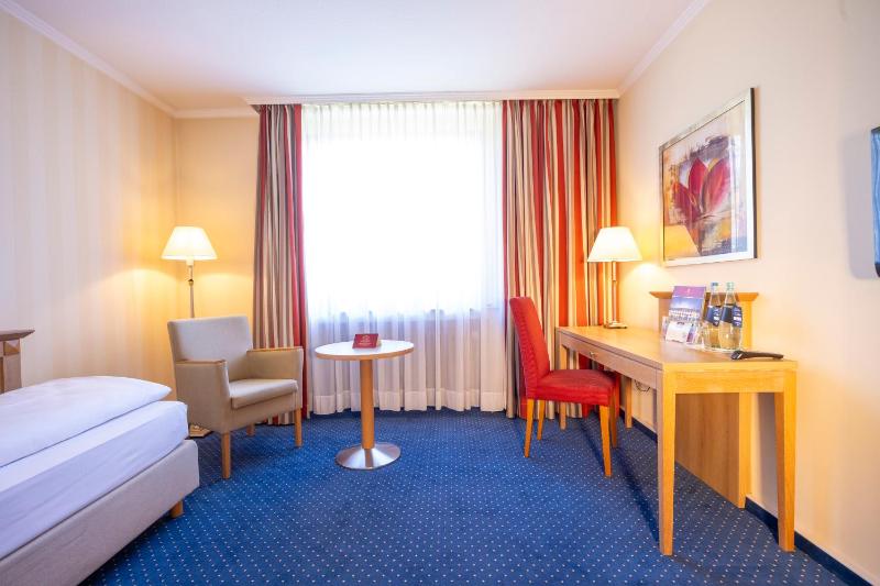 Standard Single Room image 3