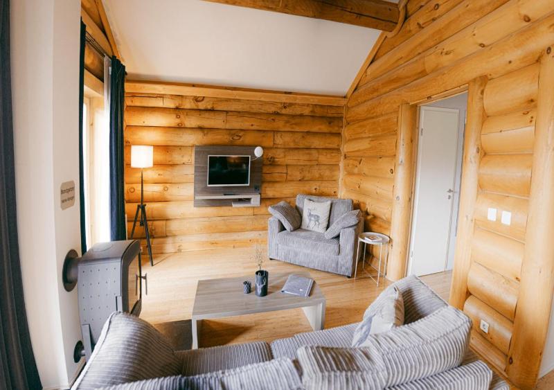 Log House (1-4 Adults) image 3