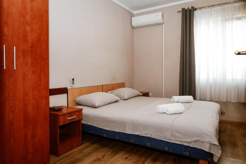 Double or Twin Room with Shared Bathroom image 1