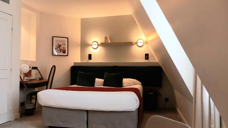 Deluxe Double Room image 3