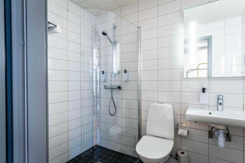 Single Room image 3