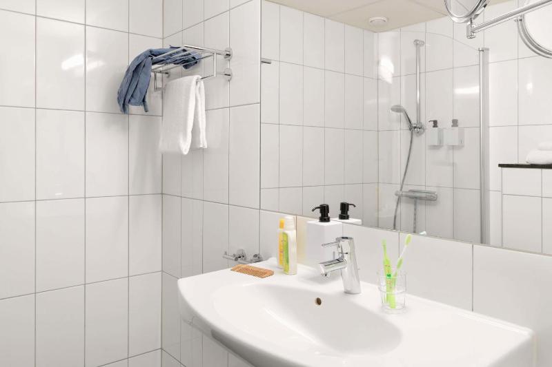 Standard Quadruple Room image 3
