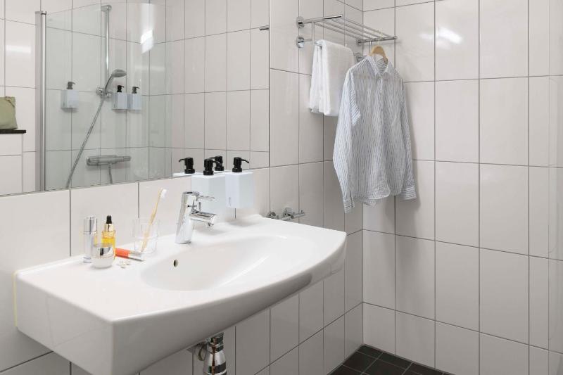 Superior Twin Room image 4