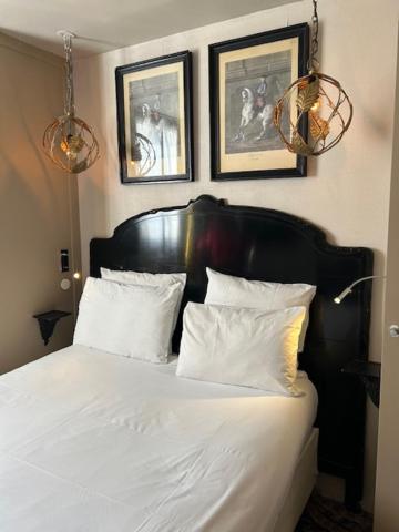 Small Double Room image 2