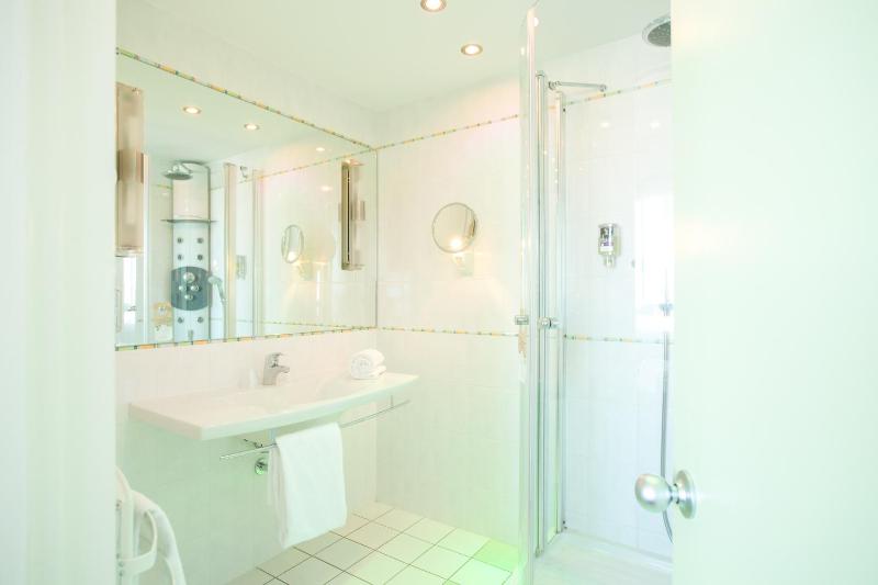 Classic Double Room image 2