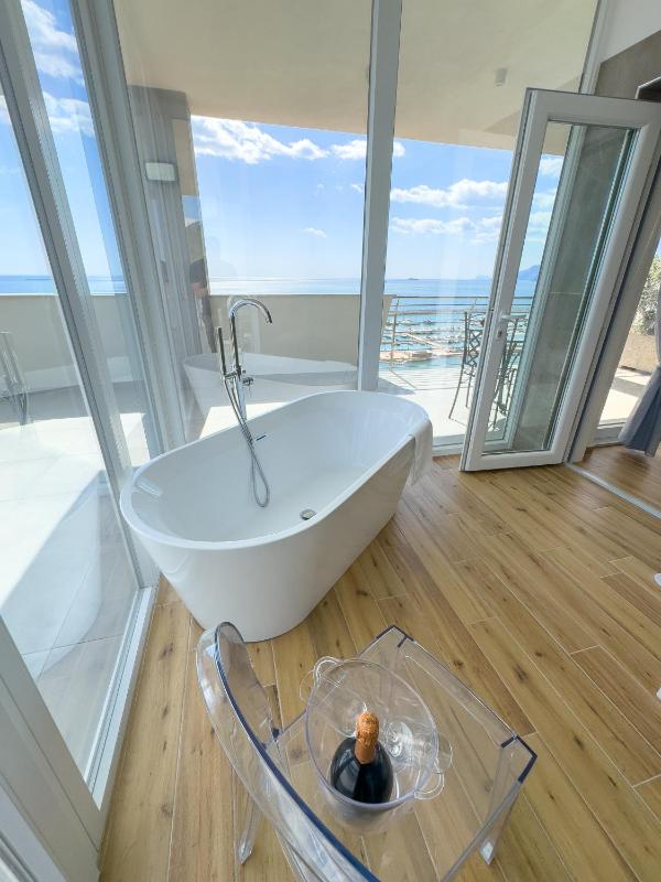B&B Lilibeth Luxury Suites - Marina D'Arechi - image 15